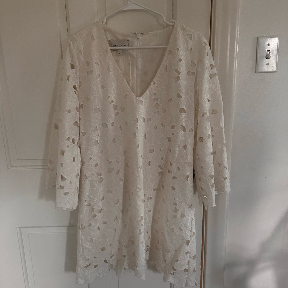 Cara Cara White Lace V-Neck Shift Dress - Picture 4 of 5
